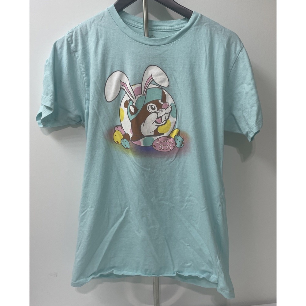 Buc-ee's T-Shirt Medium Light Blue Excellent Easter 2024‎ Graphic Short Sleeve